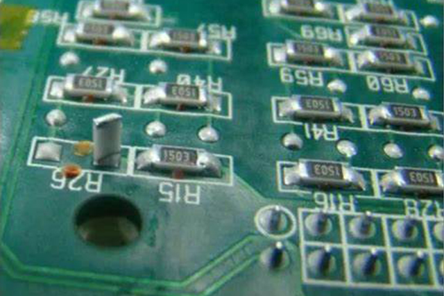 PCB焊接中的立碑问题.jpg